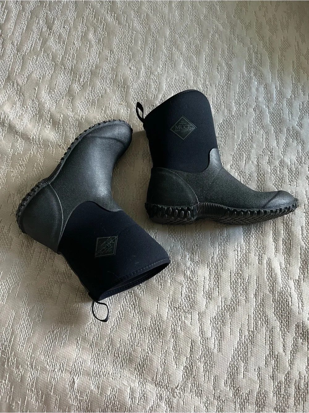 Muck Boot women’s Black Neoprene Ankle Boots